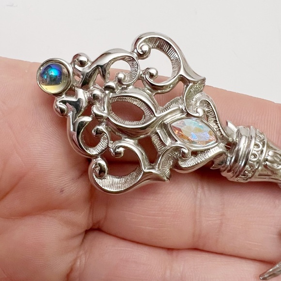 Kirks Folly Skeleton Key AB Crystal Fairy Charm Silvertone Brooch Pendant - Picture 3 of 8